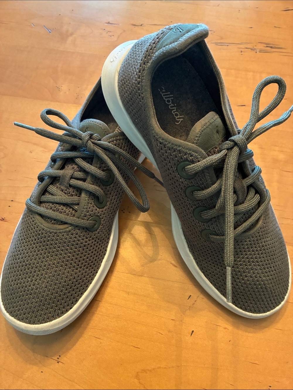 ALLBIRDS EUC Wms’s Knit Laced Sneakers In Olive Color Size 8 Minor Wear On Sole.